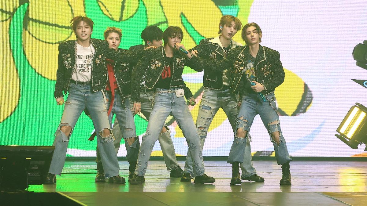 BOYNEXTDOOR一度衝下台與粉絲同歡。（圖／讀者提供）