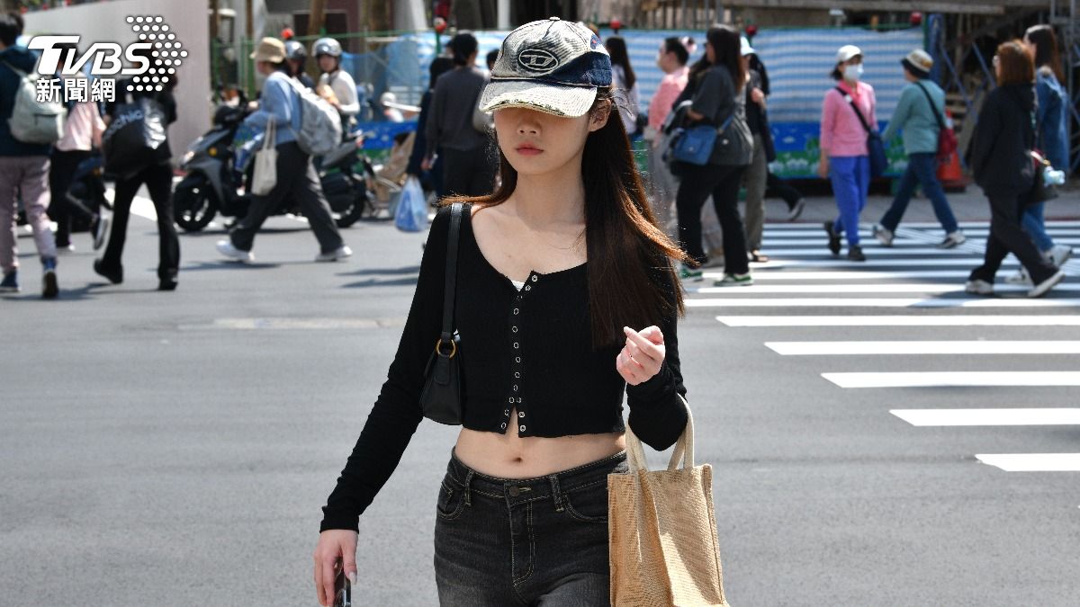 Taiwan issues heat alerts as temperatures approach 37°C