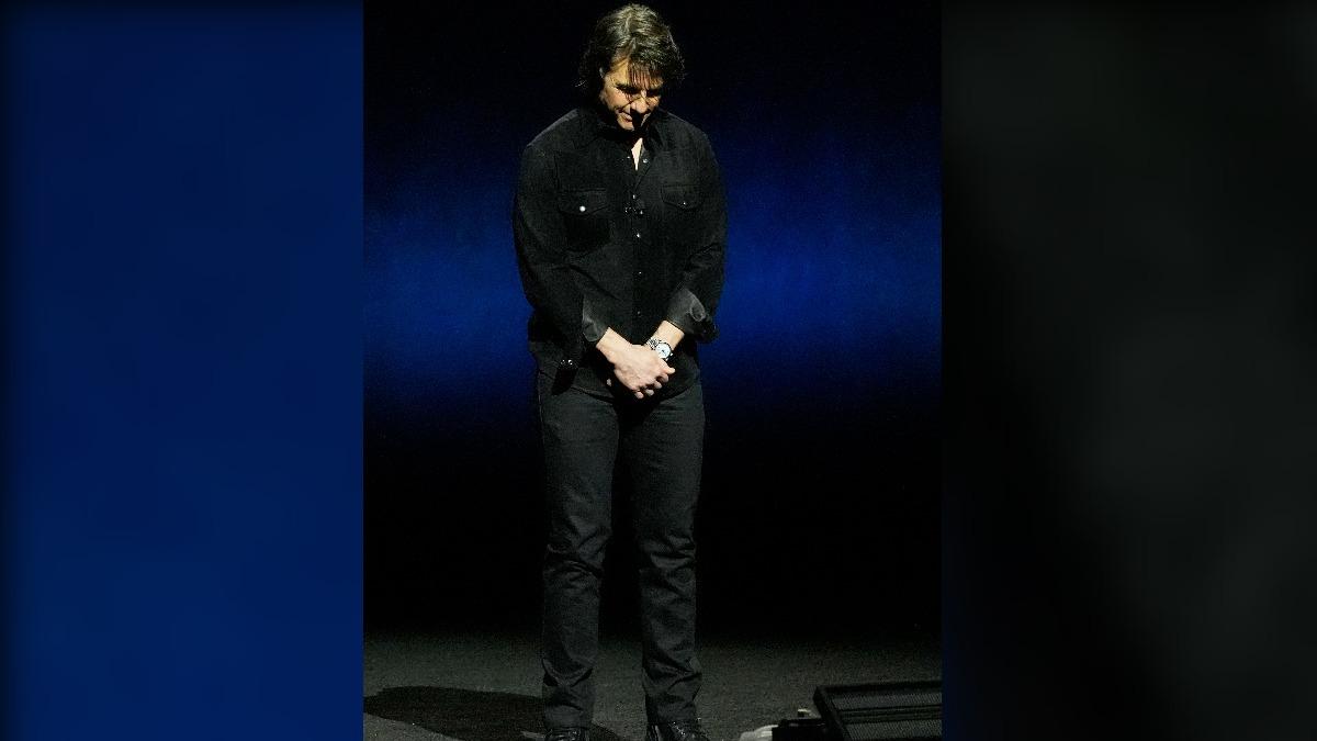 湯姆克魯斯在ComicCon宣傳《不可能的任務：最終清算》前先向好友方基墨哀悼致意。（圖／美聯社）