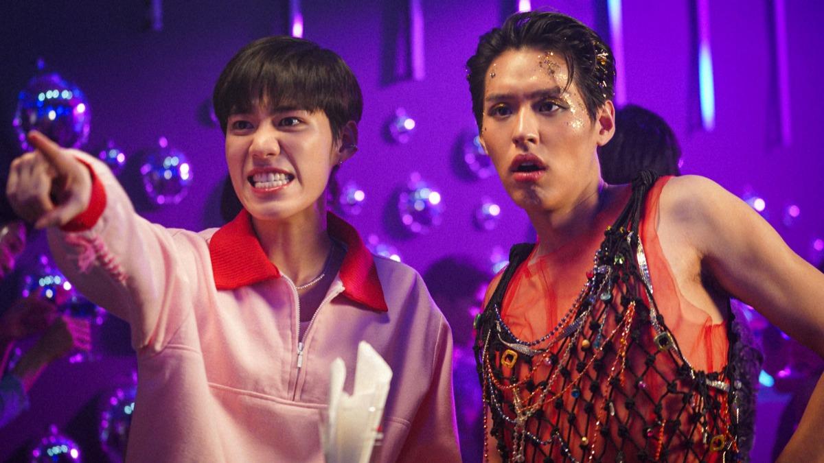 Billkin及PP Krit一起潛入夜店查案。（圖／金盞花大影業提供）