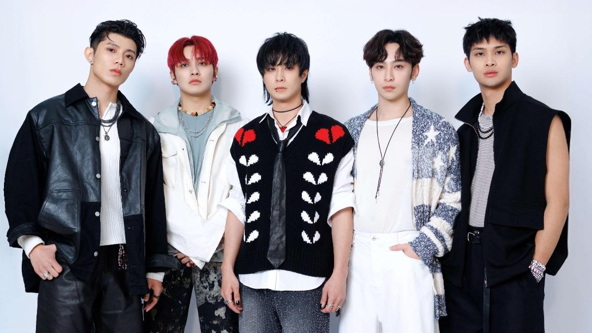 FEniX加碼推出新歌。（圖／華納音樂提供）