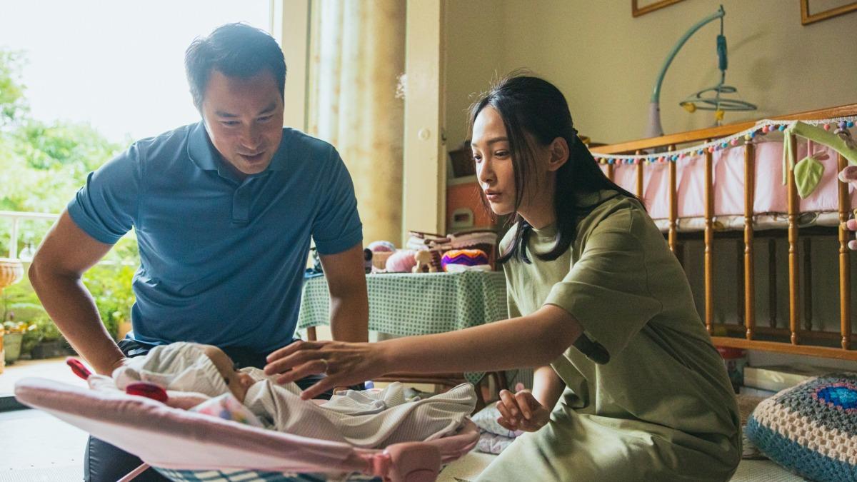 林映唯在《器子》中與張孝全演夫妻，是細心照料孩子的媽媽。（圖／華映提供）