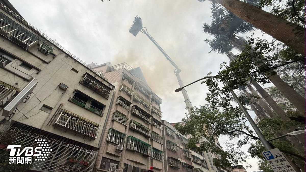 火勢於5點37分撲滅。（圖／TVBS）
