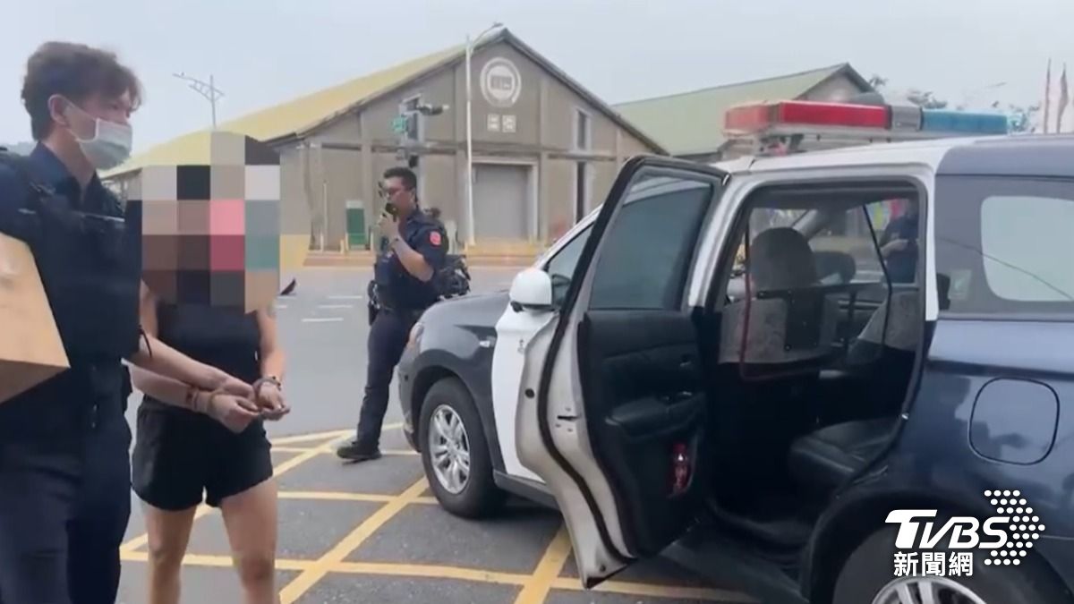 蔡女落網後情緒相當不穩。（圖／TVBS）