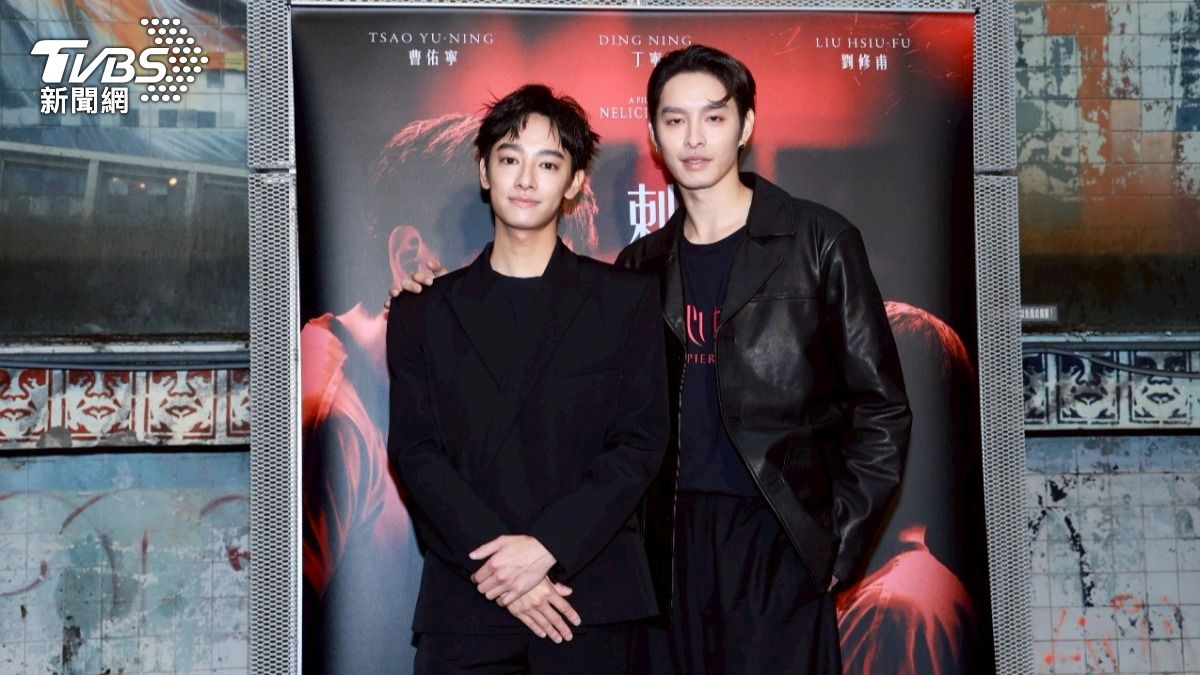 劉修甫、曹佑寧在《刺心切骨》中飾演兄弟，戲外也有點兄弟臉。（圖／趙世平攝）