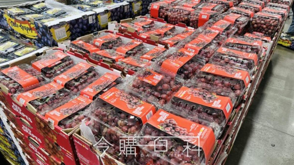 好市多智利無籽紅葡萄特價中。（圖／翻攝自臉書「Costco好市多商品經驗老實說」）