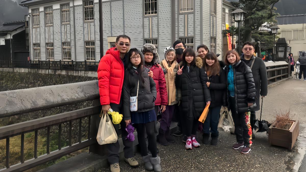 小彤一家三口與娘家全家去年到日本北陸旅遊。（圖／馬可孛羅公關提供）