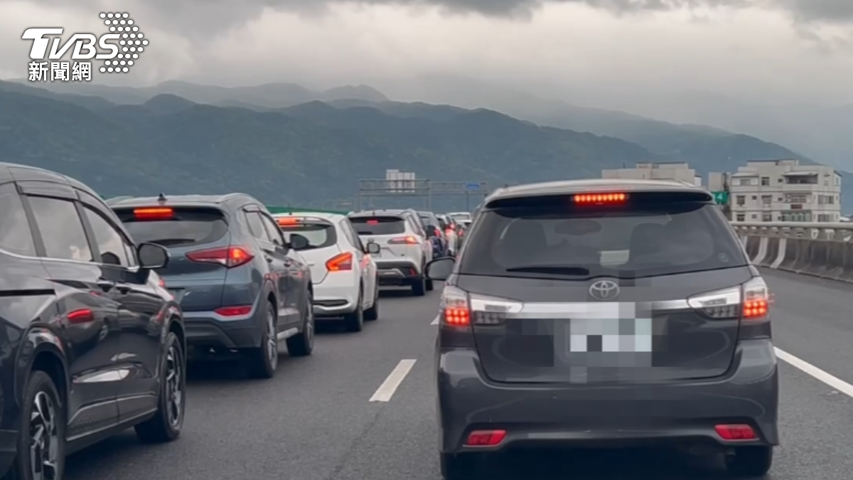 國道目前湧現北返車潮。（圖／TVBS）
