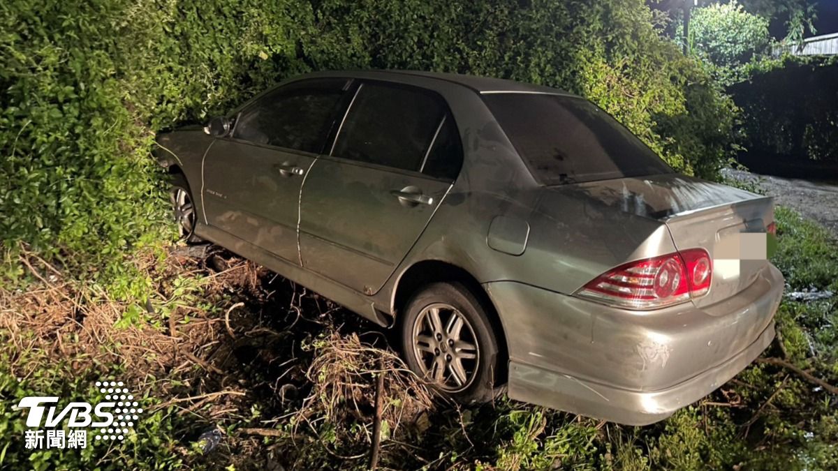 徐男當下不僅拒檢，還一路蛇行亂竄。（圖／TVBS）