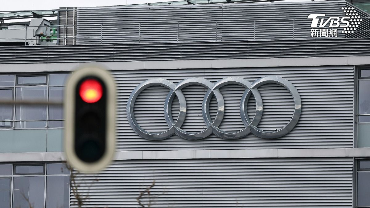奧迪汽車率先宣布所有進口美國的車輛停止交付，停放在港口等待下一步政策。（圖／達志影像美聯社）