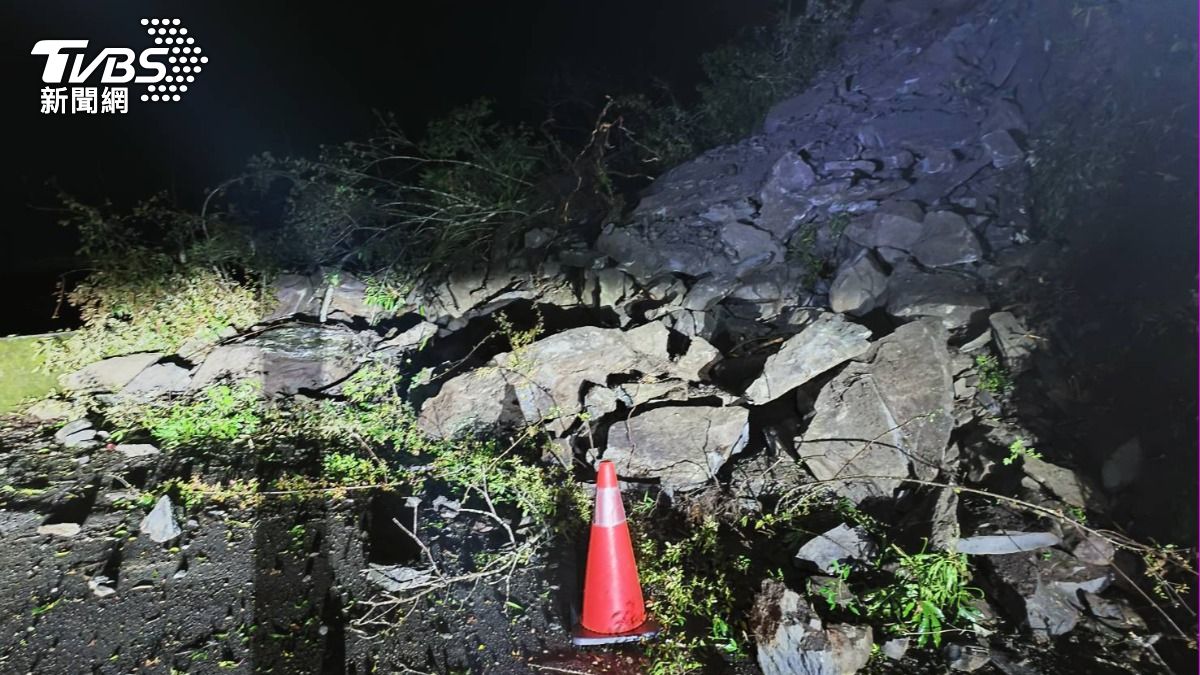 目前雙向道路皆不開放。（圖／TVBS）