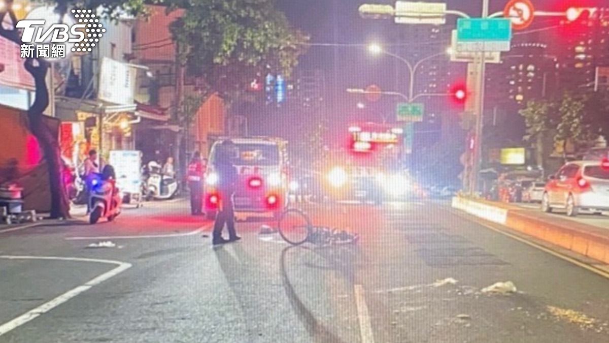 台南婦人騎腳踏車與機車女騎士發生碰撞，送醫後宣告死亡。（圖／TVBS）