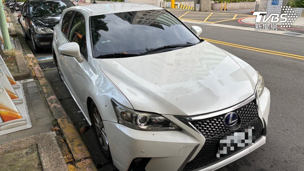 警方查扣LEXUS自小客車1部。（圖／TVBS）