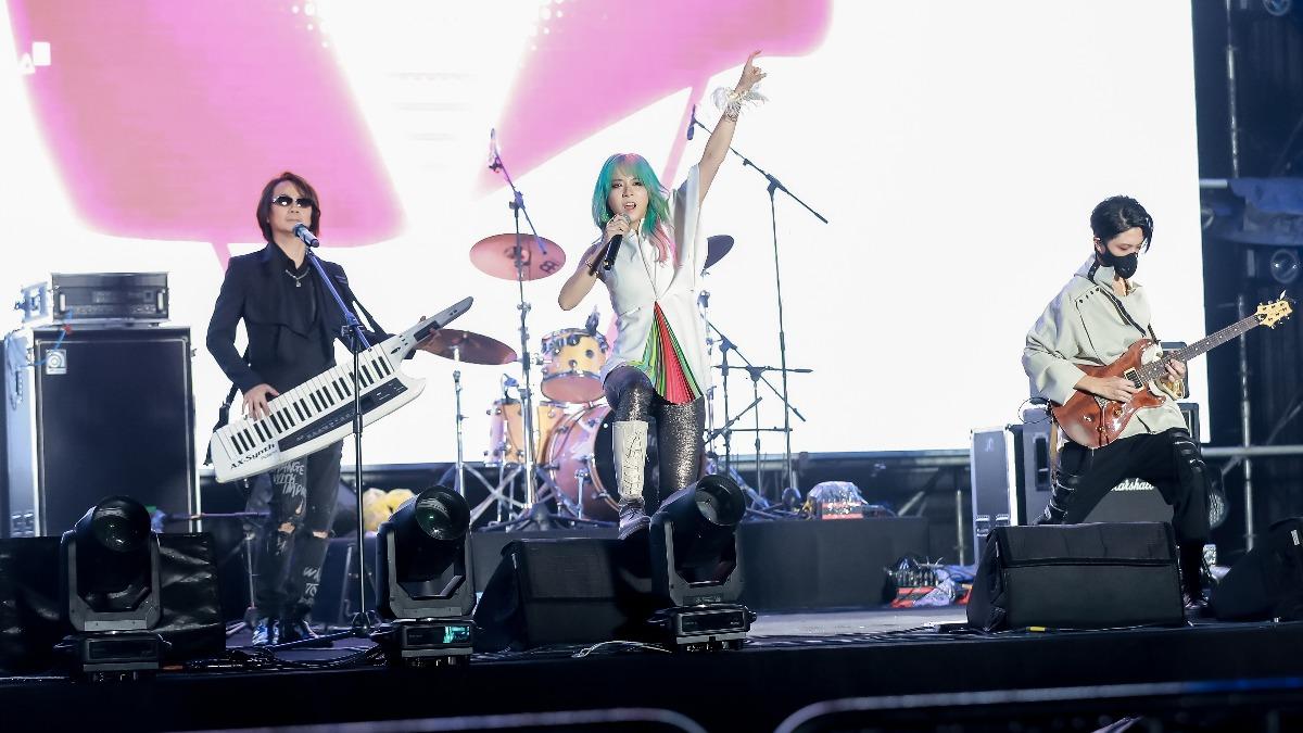 陳建寧帶著「武渡羽」展開飛兒樂團的演出計畫。（圖／翻攝自飛兒樂團微博）