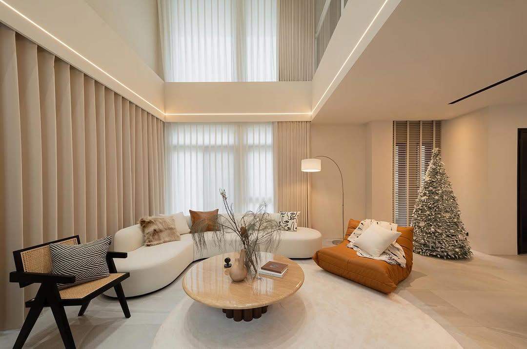 江宏傑新家客廳相當寬敞，還有挑高。（圖／翻攝自江宏傑IG）