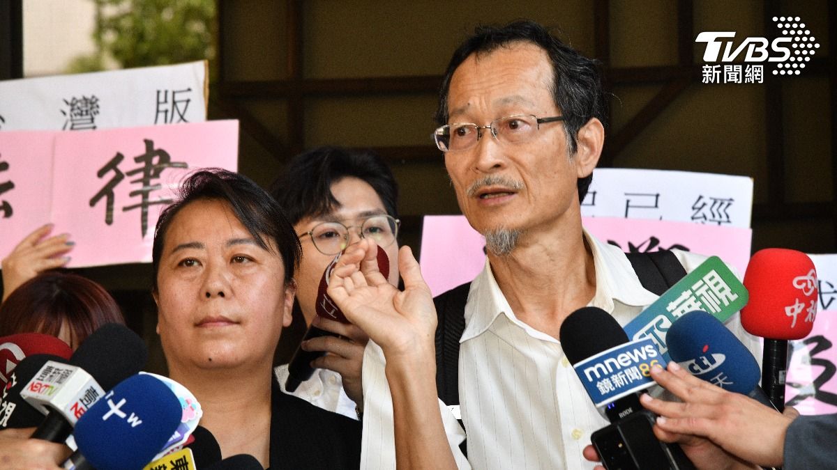 前南投縣議員史雪燕、委任律師李震華。（圖／胡瑞麒攝）