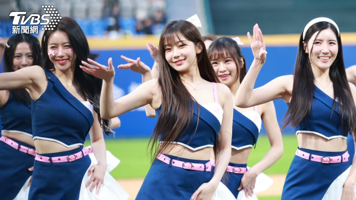 啦啦隊女神李珠珢因為三振舞暴紅。（圖／翻攝李珠珢IG）
