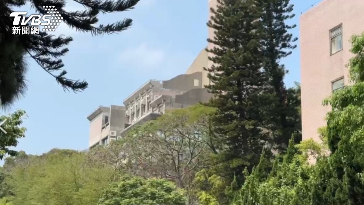 網傳清大校內有設立罷免連署站。（圖／TVBS）