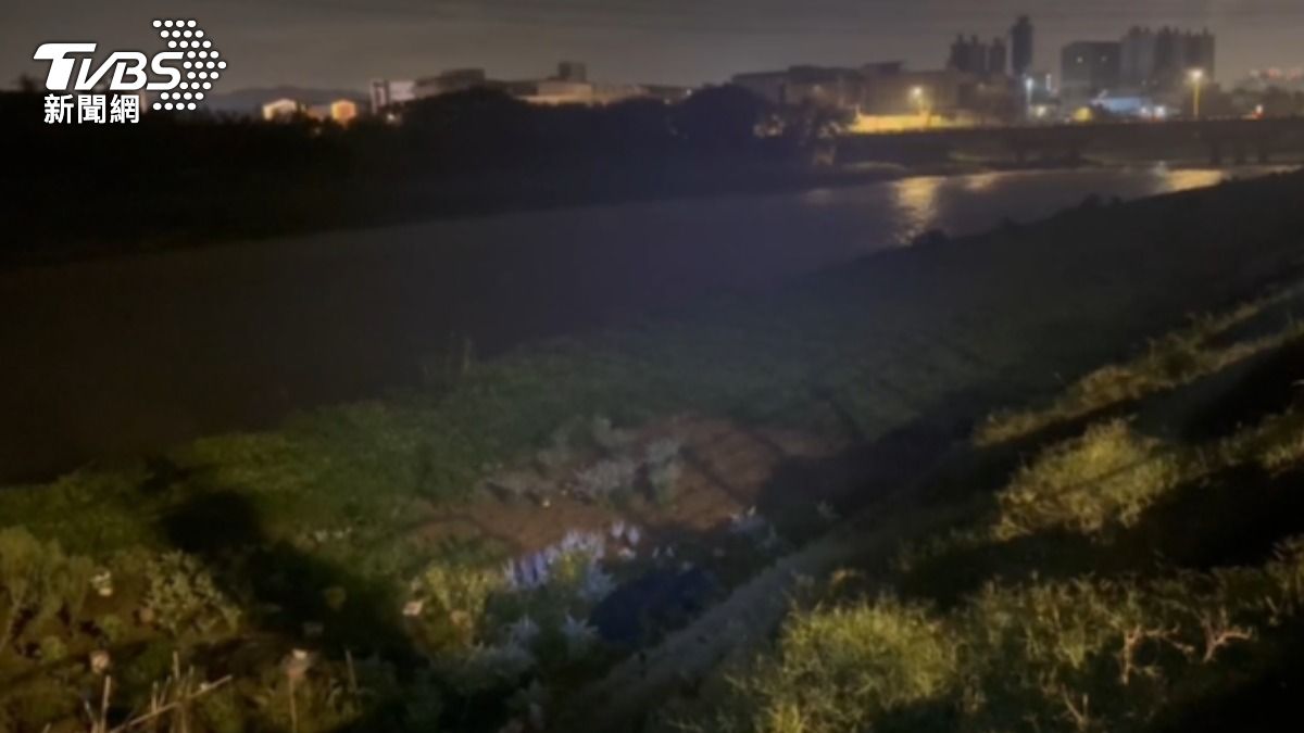 該名工人於南崁溪畔被尋獲。（圖／TVBS）