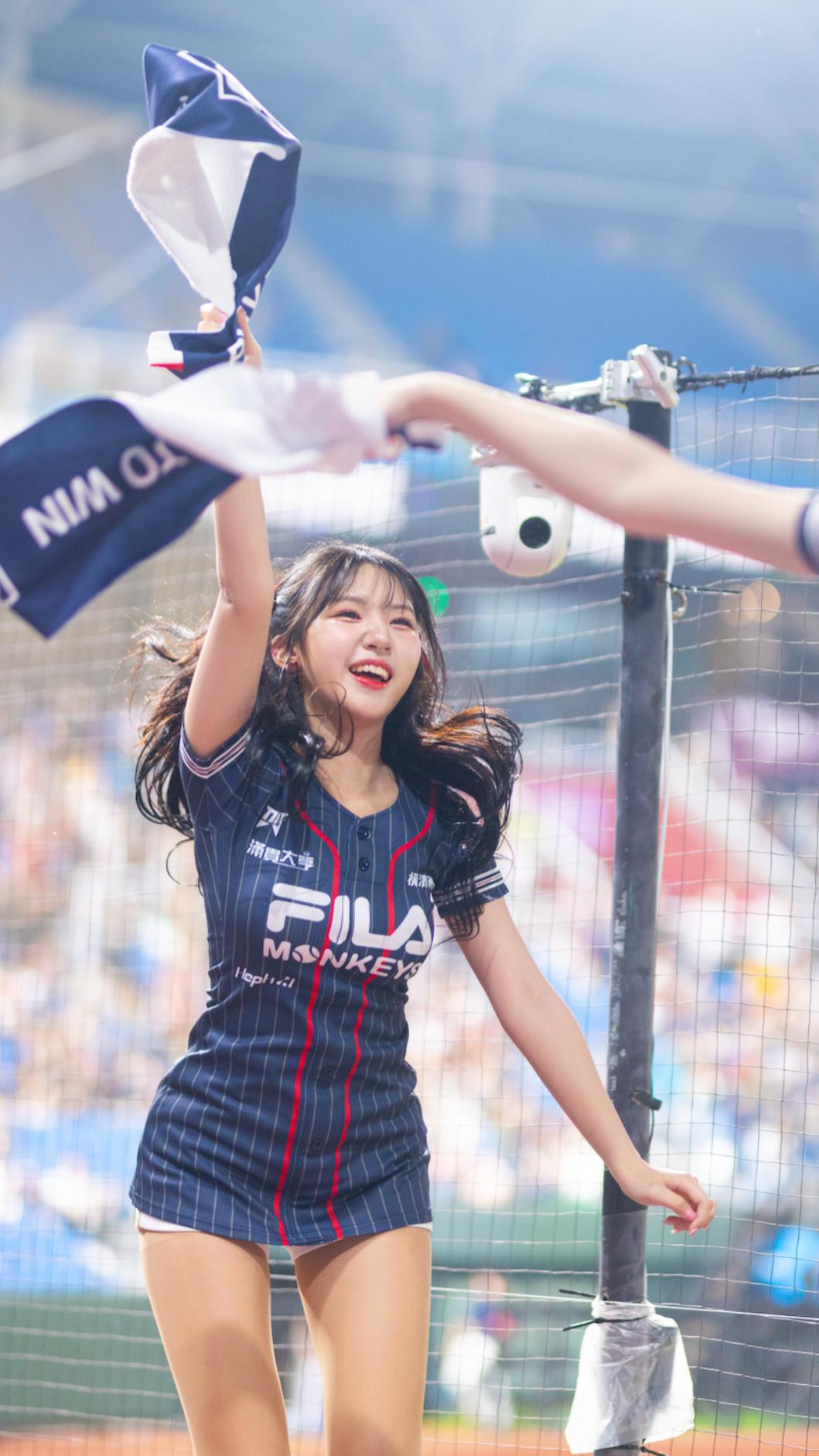 廉世彬和隊友互動融洽。（圖／樂天桃猿提供）