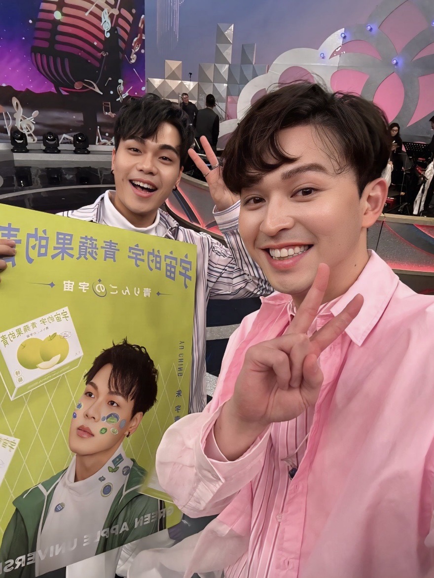 李子森相當照顧師弟朱宇青。（圖／米樂士娛樂提供）