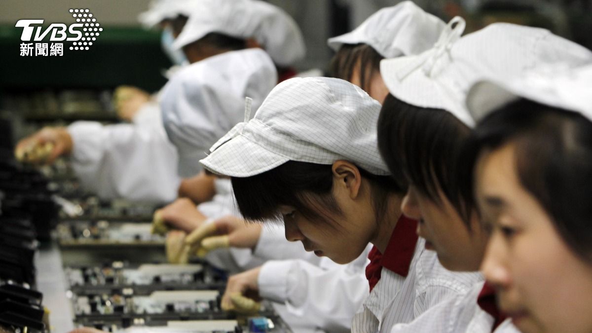 彭博分析，蘋果與中國這個數十年來的製造中心徹底決裂是不太可能的。（圖／達志影像美聯社）