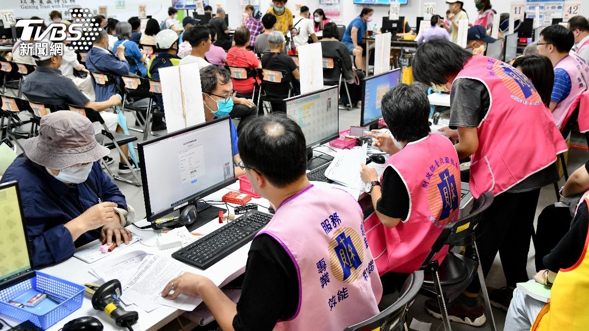 關稅衝擊，財政部確定今年5月報稅申報將延長一個月。（圖／TVBS）