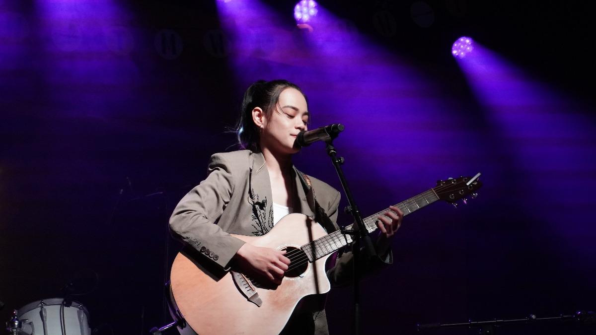 吱吱（郭芝吟）推出全新單曲〈離開你我想〉。（圖／有聲娛樂提供）