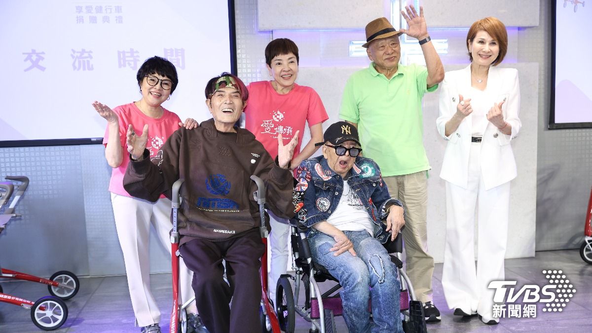 80歲凌峰「為亞亞悲傷」不忍了！放閃小31歲陸配妻 二度中風曝現況 - 鏡週刊 Mirror Media