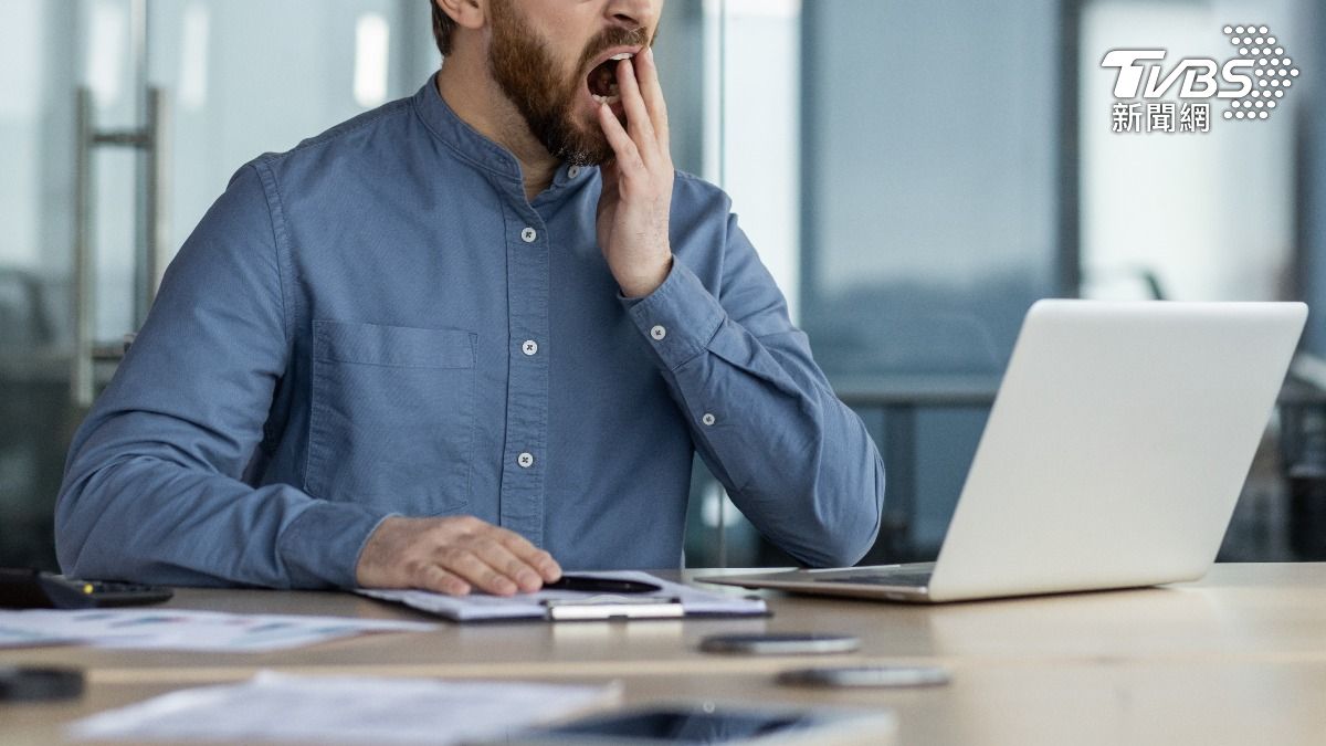 嗜睡、打哈欠是不容忽視的健康問題。（示意圖／達志影像shutterstock）