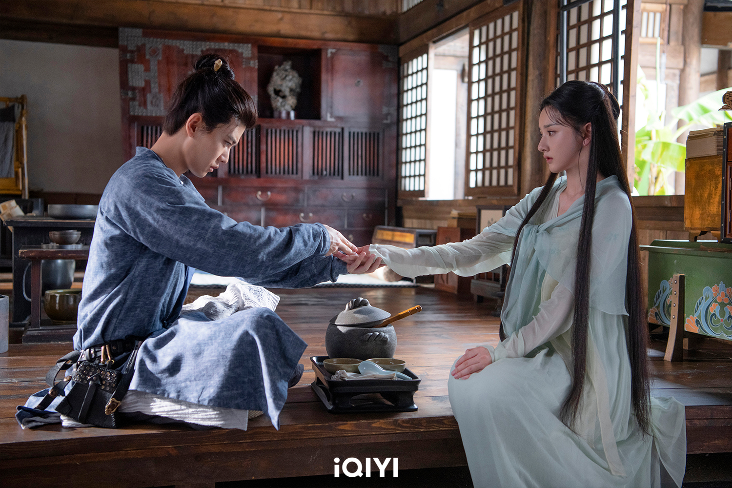 任嘉倫、宋祖兒劇中聯手揭開一樁樁詭異事件背後的真相。（圖／iQIYI愛奇藝國際版提供）