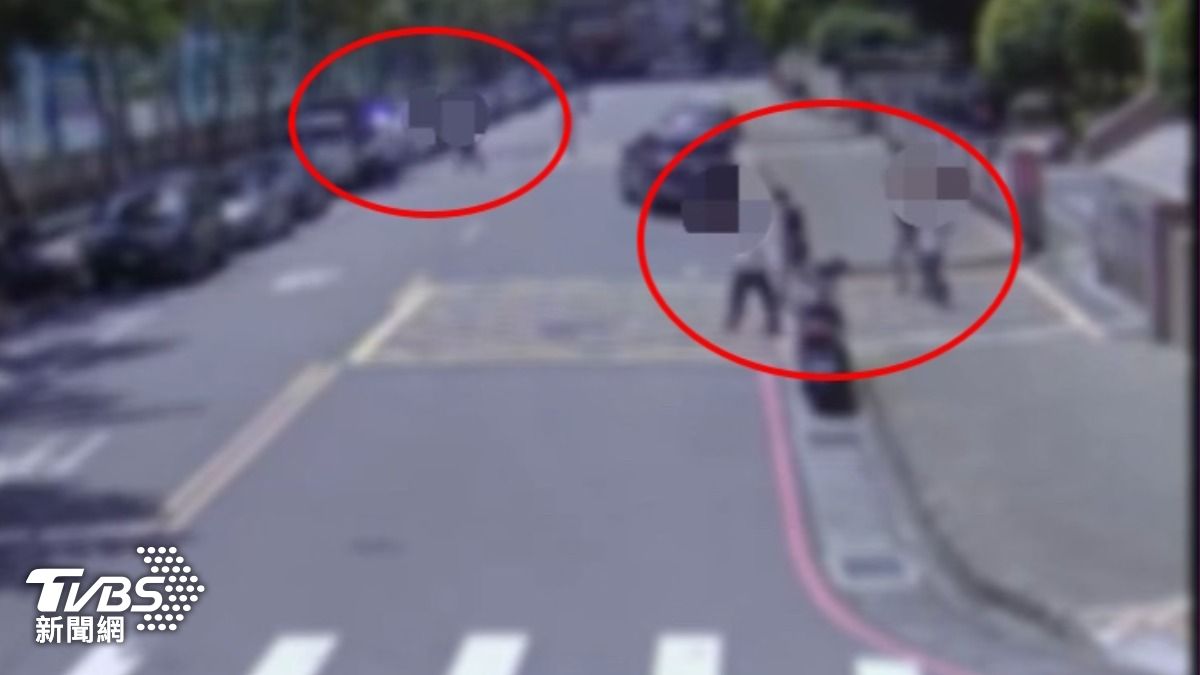 雙方步出法院。（圖／TVBS）