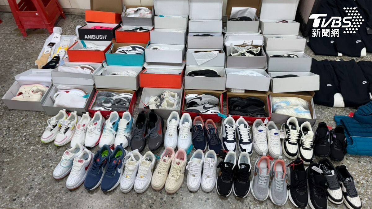 警方查扣大量仿冒品。（圖／TVBS）