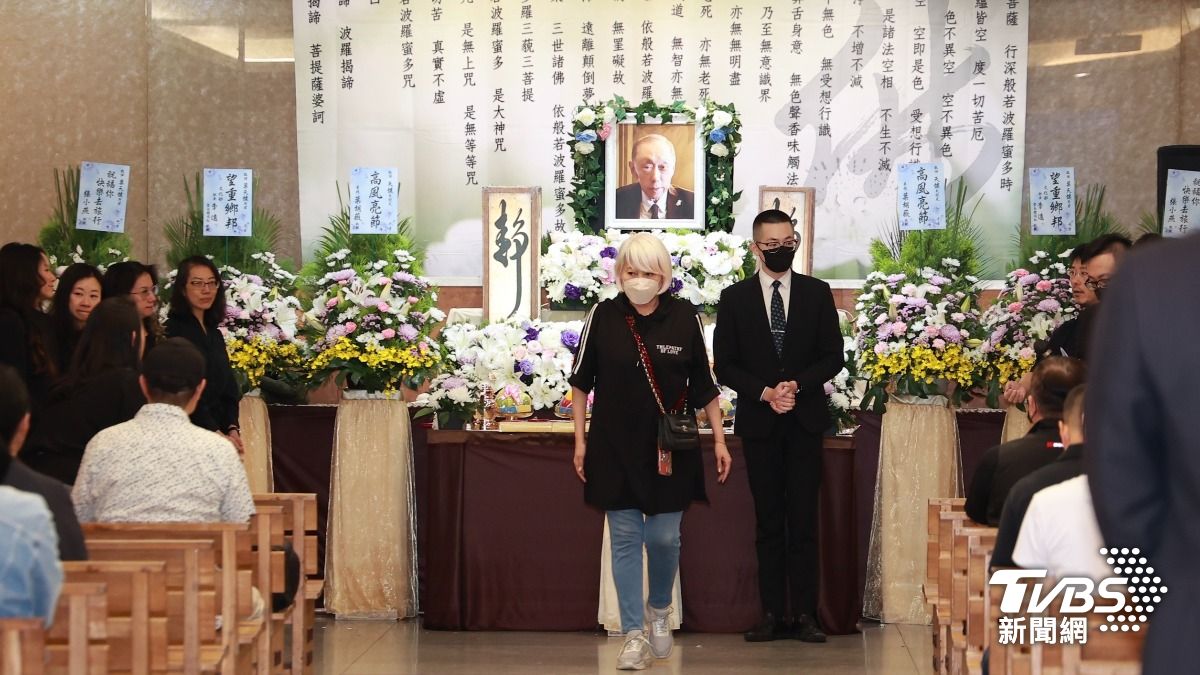 包翠英現身葉天健告別式致意。（圖／黃城碩攝）
