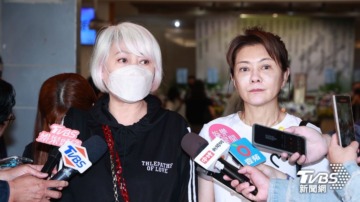 包翠英（左）和葛蕾談及彼此交情。（圖／黃城碩攝）