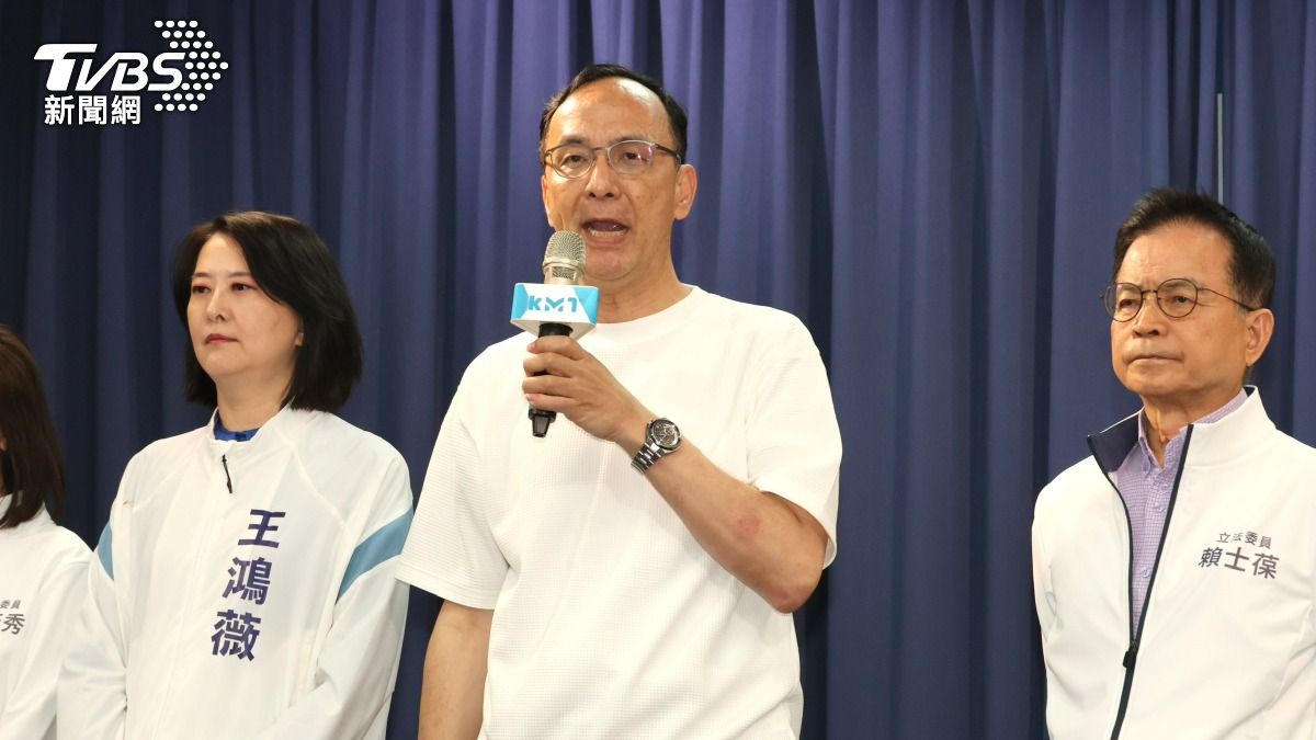 國民黨主席朱立倫率國民黨立委喊話要戰獨裁，今晚要集結在北檢（圖/潘建樺攝）
