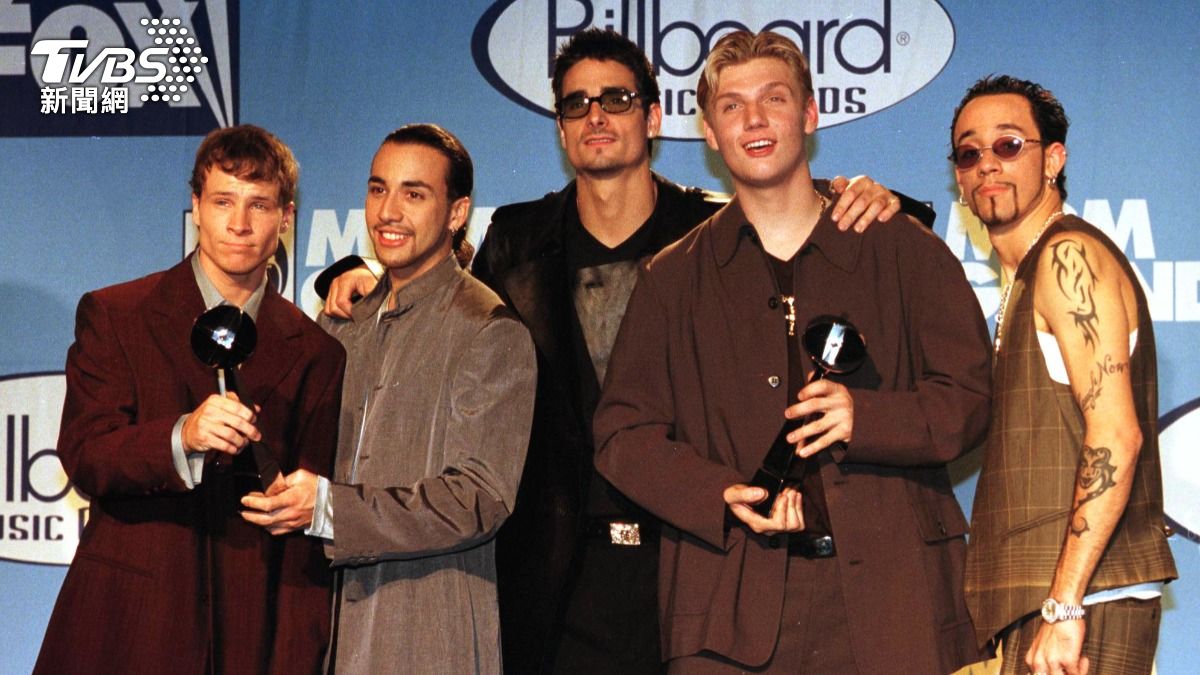 90年代美國人氣男團「新好男孩」紅遍世界，（右二）為尼克卡特。　（圖／達志影像路透社）