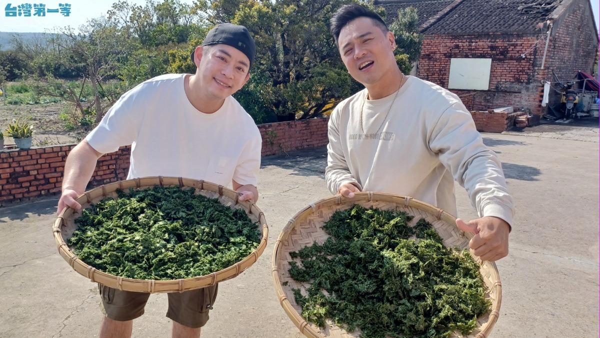 Junior（左）、竇智孔一同探訪屏東。（圖／八大提供）