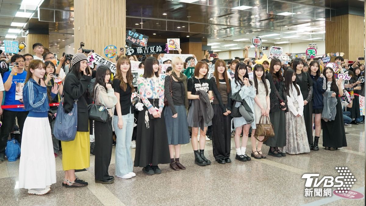 Sakurazaka46 arrives for J-pop fest (TVBS News) Japanese idol group Sakurazaka46 arrives for Taiwan debut
