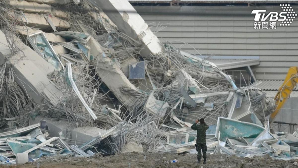 今年3月底曼谷審計大樓因強震坍塌，網友對日本漫畫預言地震熱議。（圖／TVBS資料畫面）