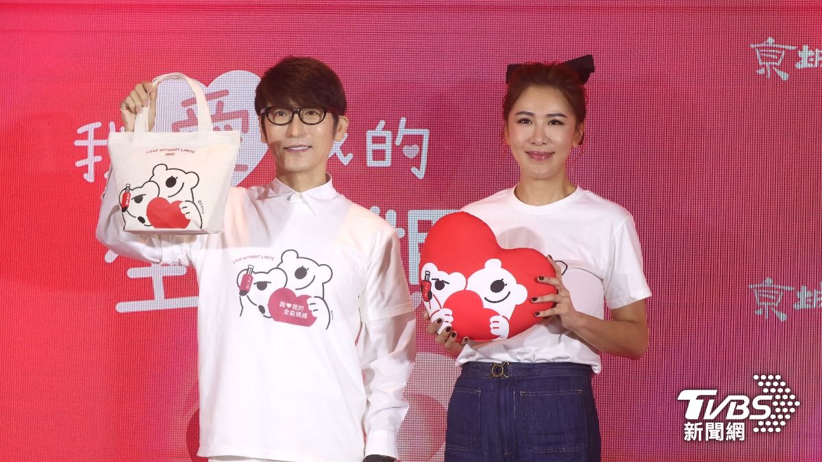 小禎（右）和牛爾出席保養品活動。（圖／黃盈容攝）
