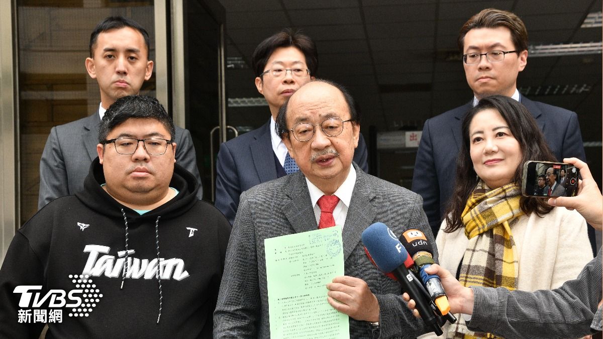 民進黨立院黨團總召柯建銘等人1月23日到憲法法庭遞狀 。（資料圖／胡瑞麒攝）