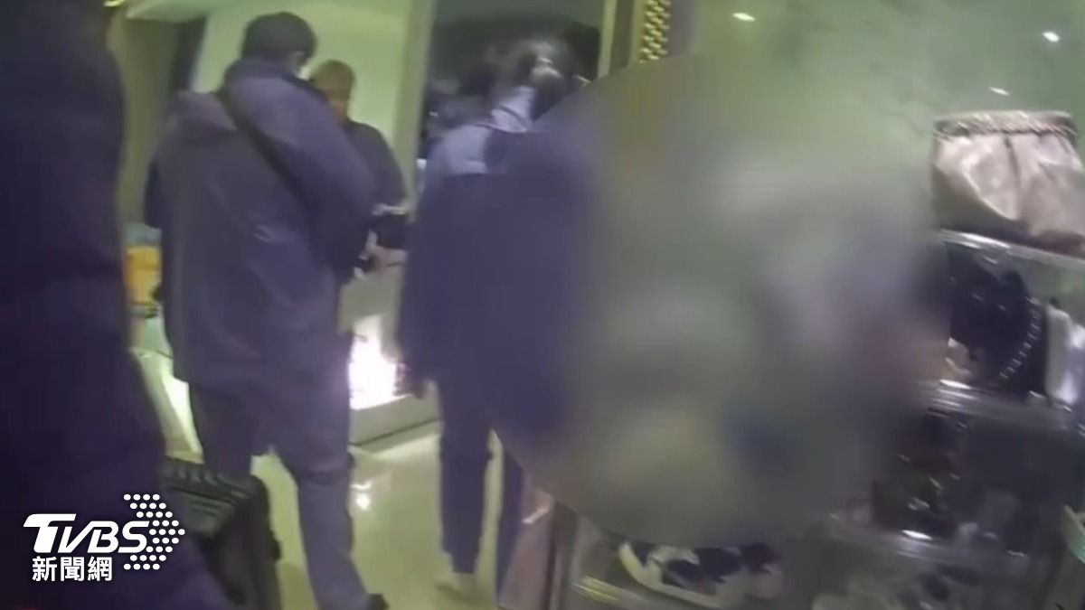 警方在台中北屯查獲歐女。（圖／TVBS）