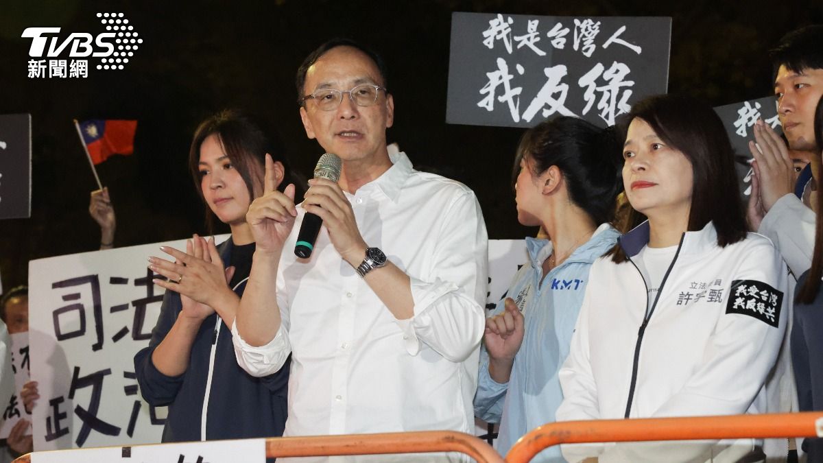 國民黨主席朱立倫今晚到場聲援。（圖／中央社）