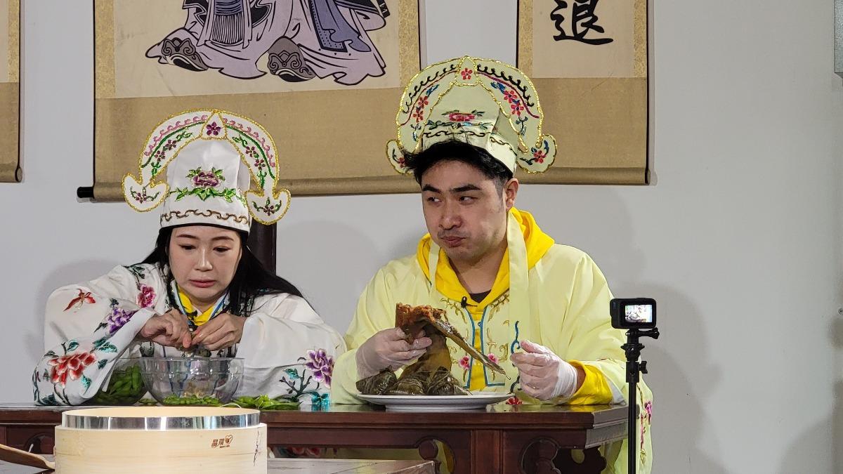 鹿希派（右）表現讓爸爸看不下去。（圖／好看娛樂提供）