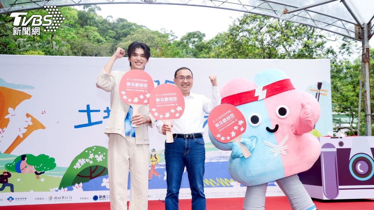 侯友宜今日出席客家桐花祭活動。（圖／新北市府提供）