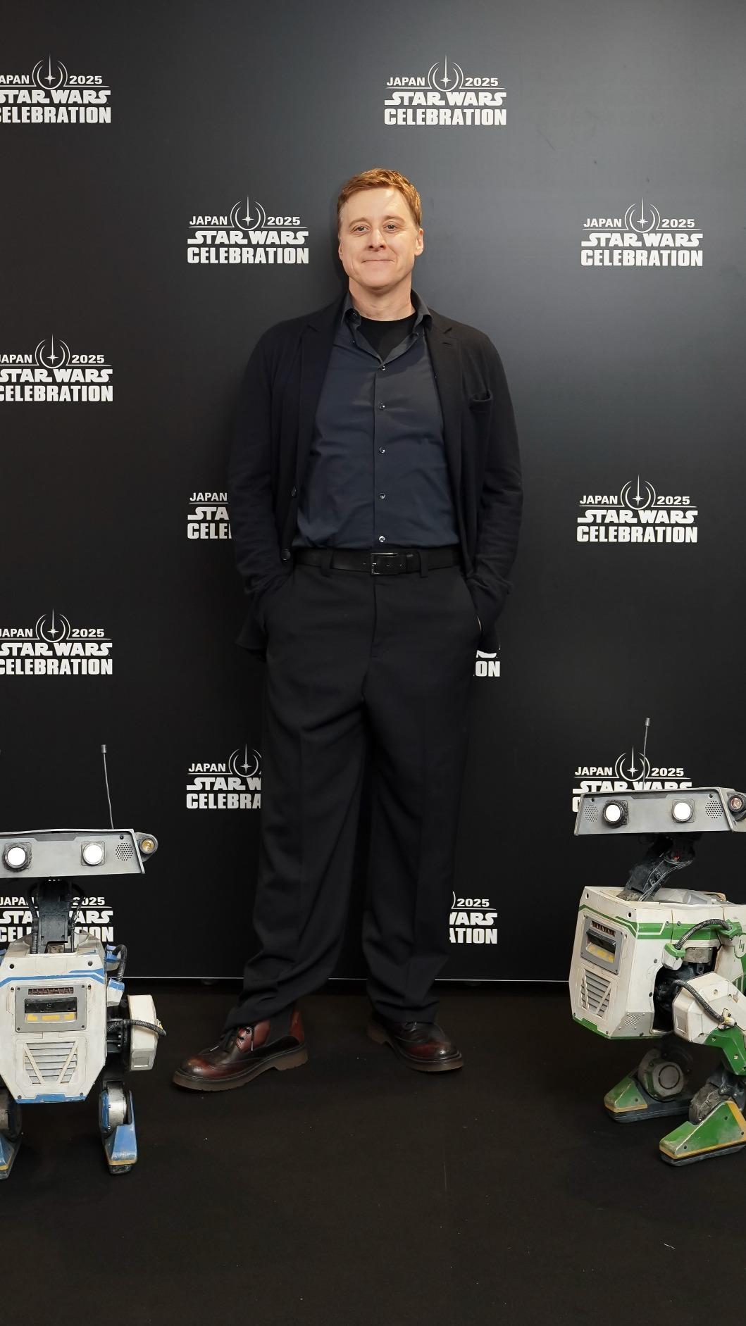 艾倫圖克回歸《安道爾》系列扮演大受歡迎的機器人K-2SO。（圖／盧卡斯影業提供）