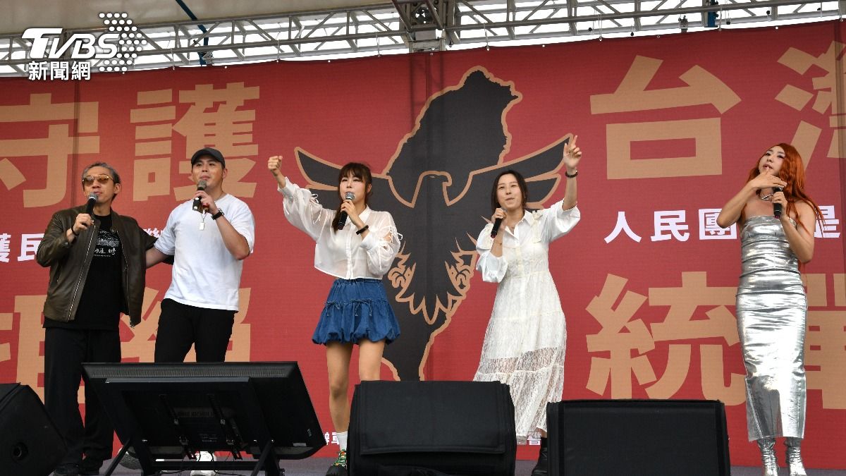 網紅女神下午茶、皮筋兒等人表演。（圖／胡瑞麒攝）