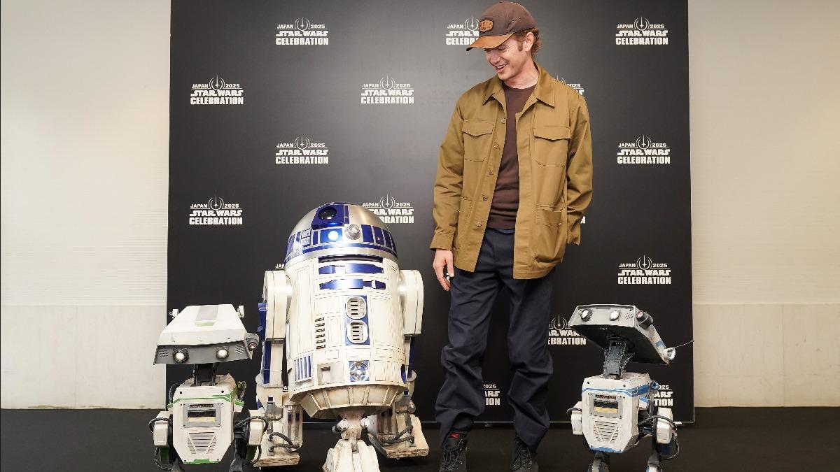 海登克里斯坦森與R2D2再度聚首。（圖／盧卡斯影業提供）