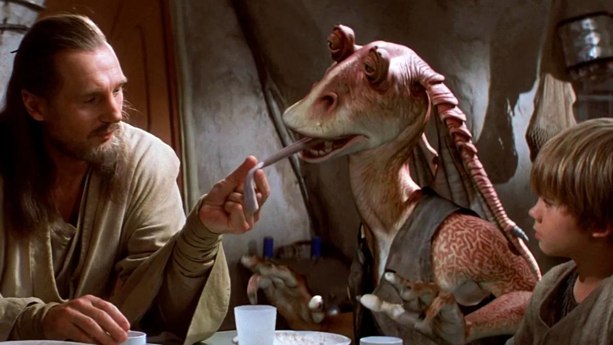 恰恰賓克斯（中）曾在《星際大戰首部曲：威脅潛伏》首度登場。（圖／翻攝自IG）